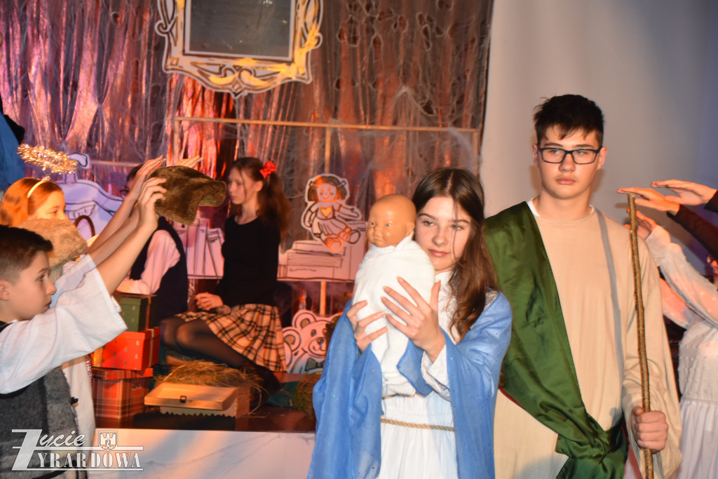 Jasełka i piękna atmosfera bliskiego Bożego Narodzenia