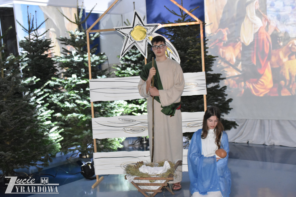 Jasełka i piękna atmosfera bliskiego Bożego Narodzenia