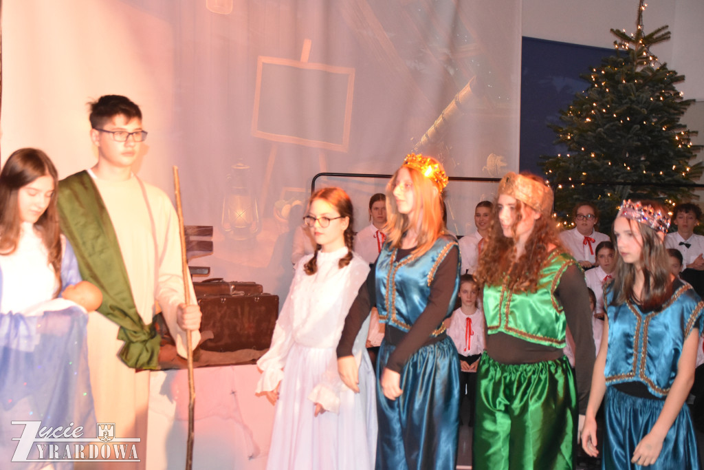 Jasełka i piękna atmosfera bliskiego Bożego Narodzenia