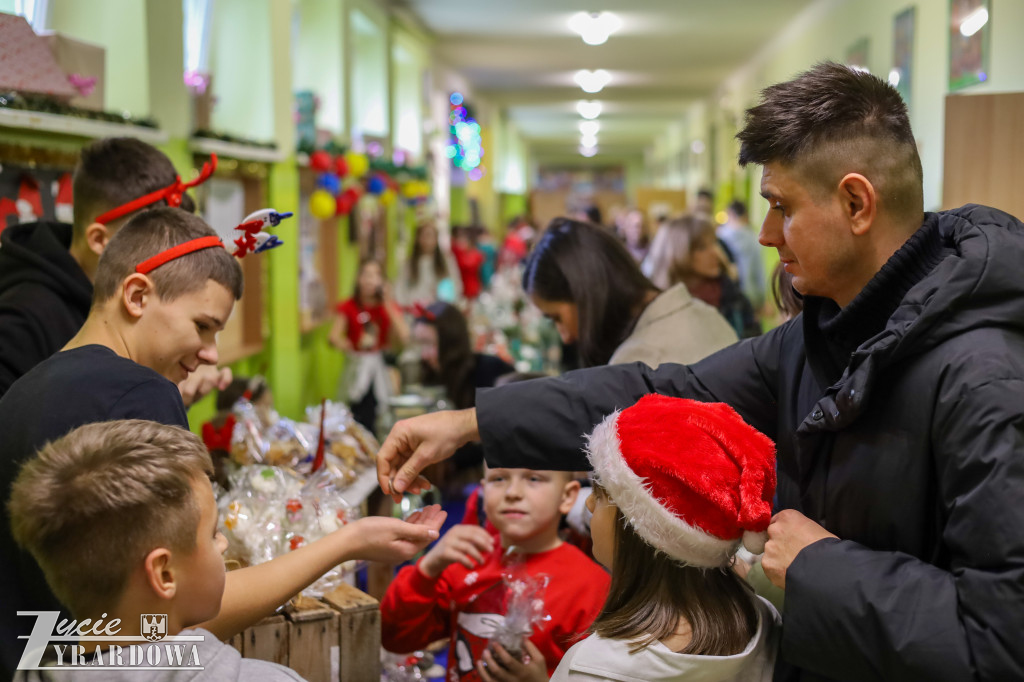 Święta tuż-tuż: kiermasz i wspólne kolędowanie