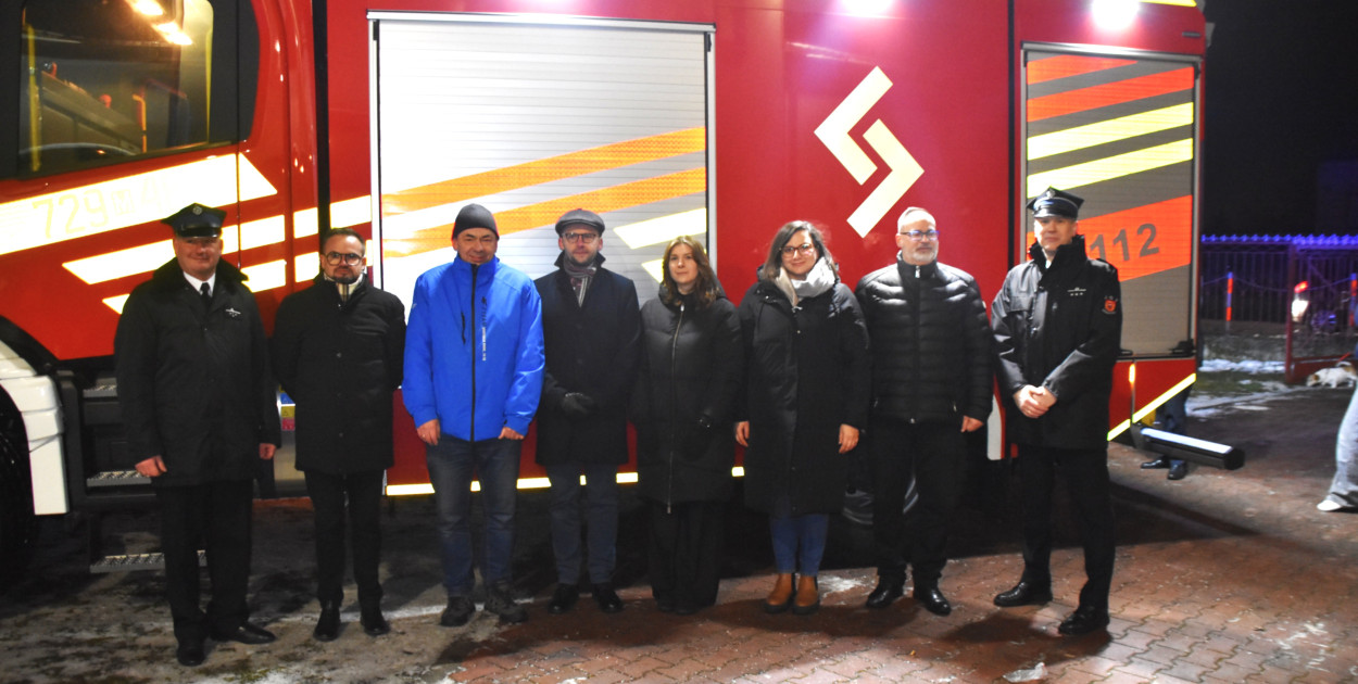 Radośnie witano nowe „dziecko” w strażackiej rodzinie