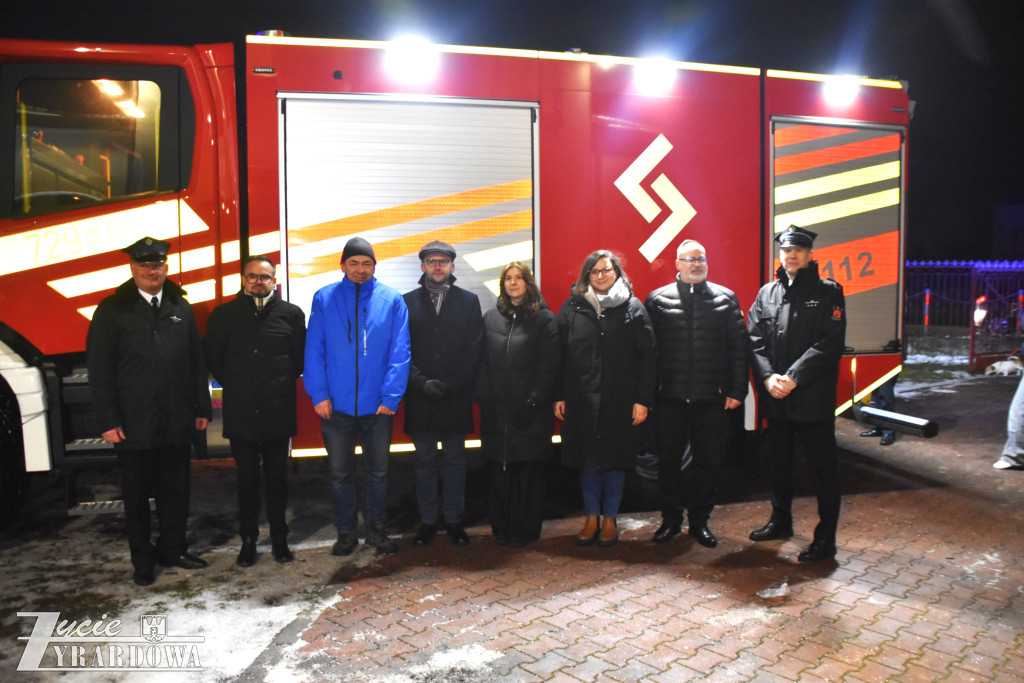 Radośnie witano nowe „dziecko” w strażackiej rodzinie