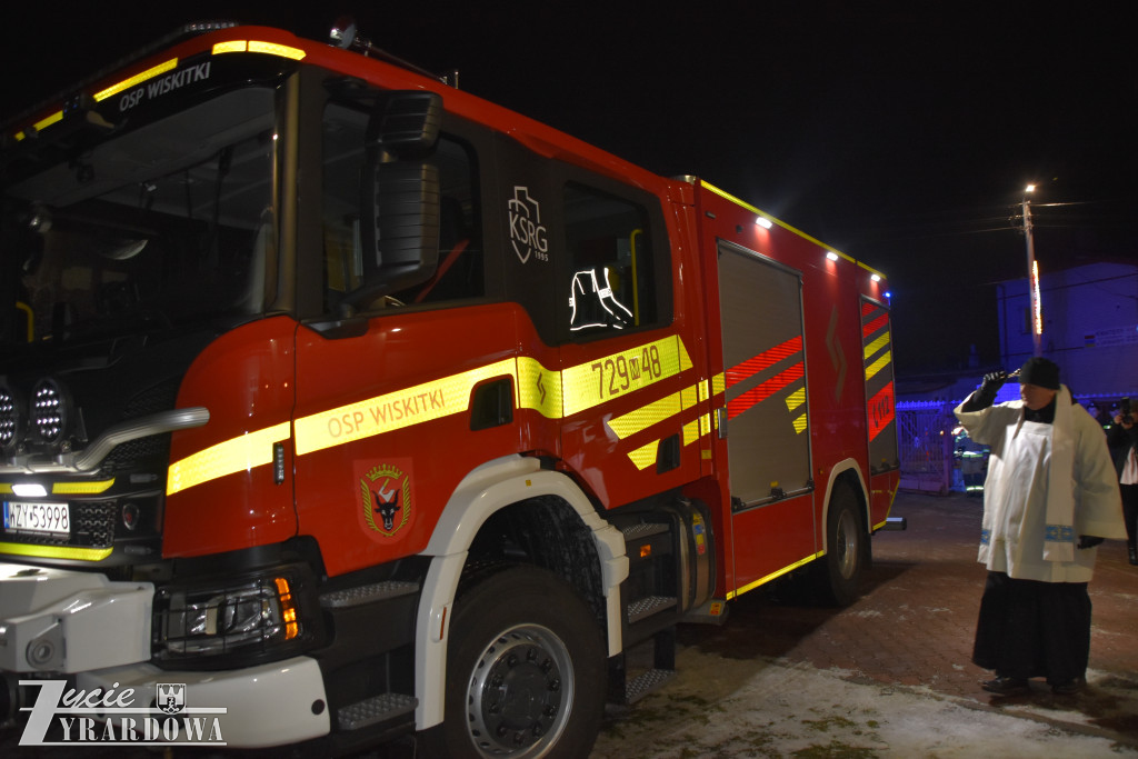 Radośnie witano nowe „dziecko” w strażackiej rodzinie