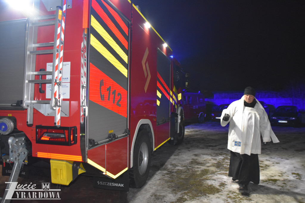 Radośnie witano nowe „dziecko” w strażackiej rodzinie