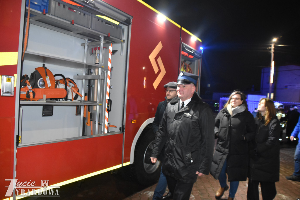 Radośnie witano nowe „dziecko” w strażackiej rodzinie