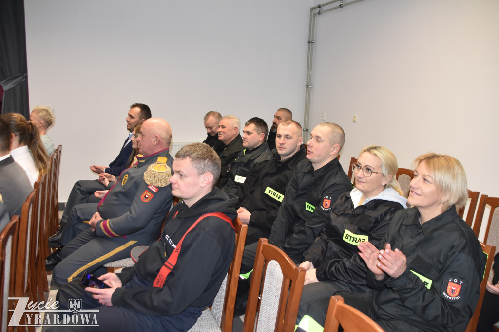 Radośnie witano nowe „dziecko” w strażackiej rodzinie