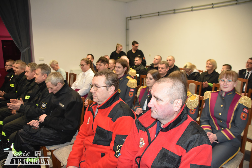 Radośnie witano nowe „dziecko” w strażackiej rodzinie