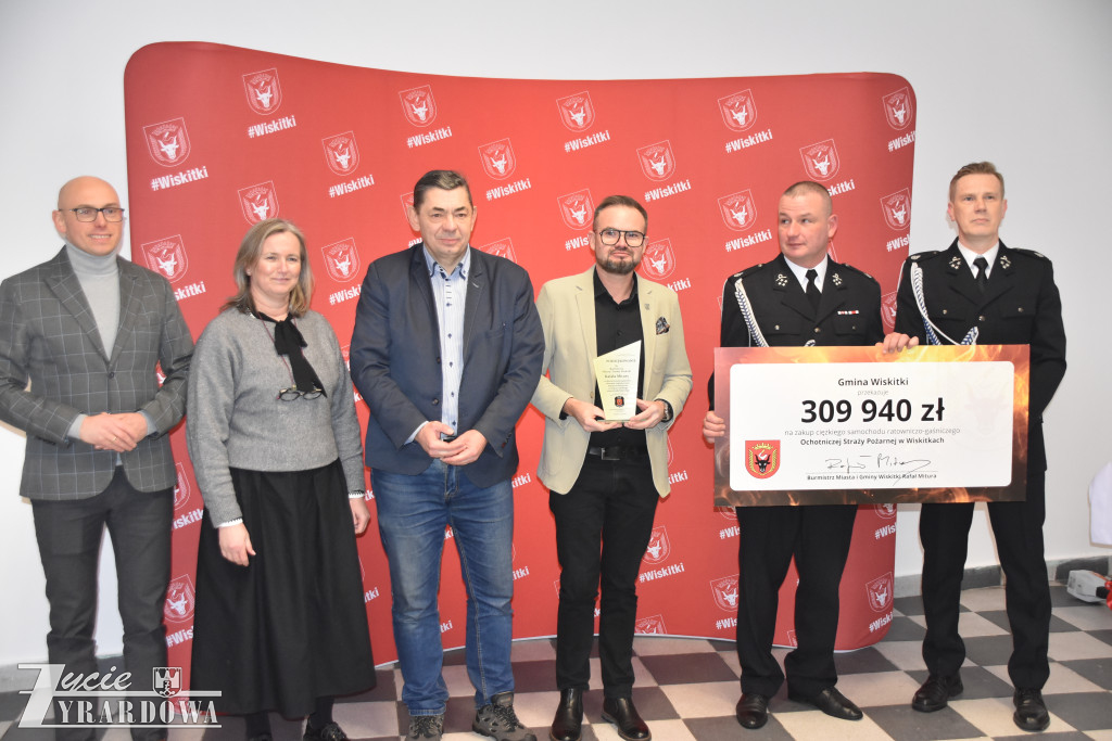 Radośnie witano nowe „dziecko” w strażackiej rodzinie