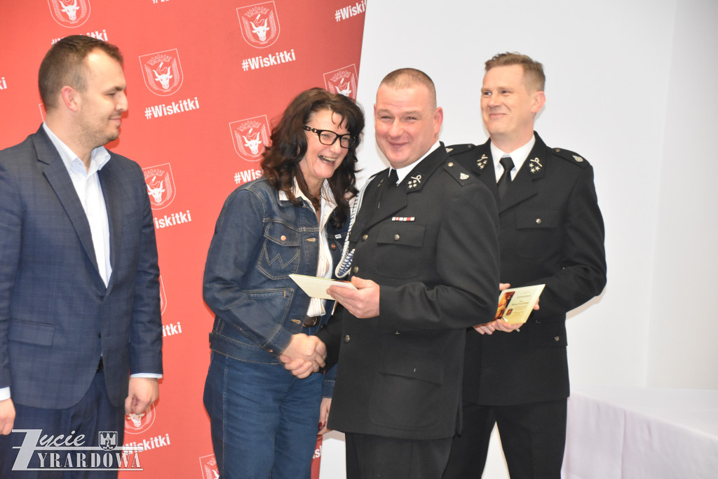 Radośnie witano nowe „dziecko” w strażackiej rodzinie