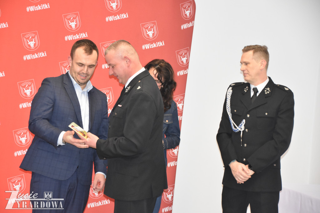 Radośnie witano nowe „dziecko” w strażackiej rodzinie