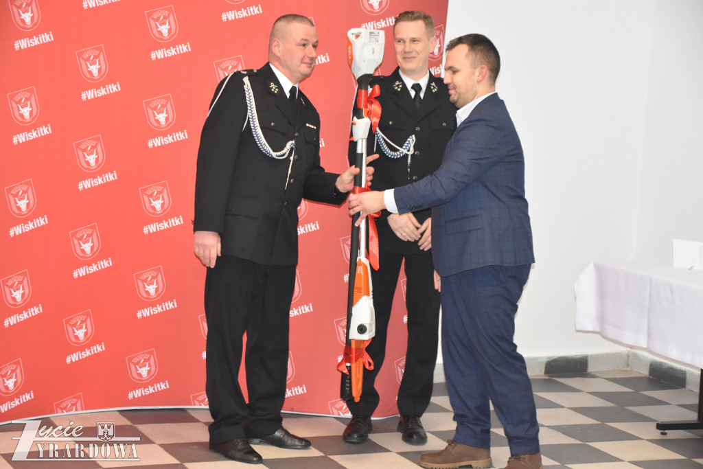 Radośnie witano nowe „dziecko” w strażackiej rodzinie