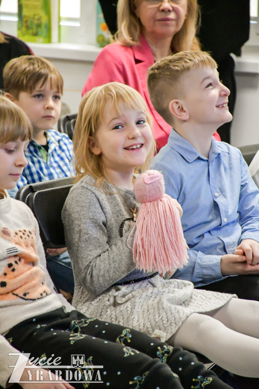 Trójka rozkochała dzieci w czytaniu