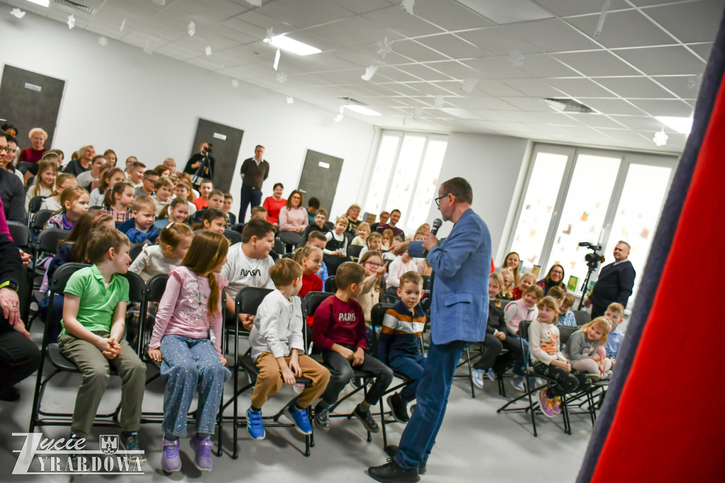 Trójka rozkochała dzieci w czytaniu