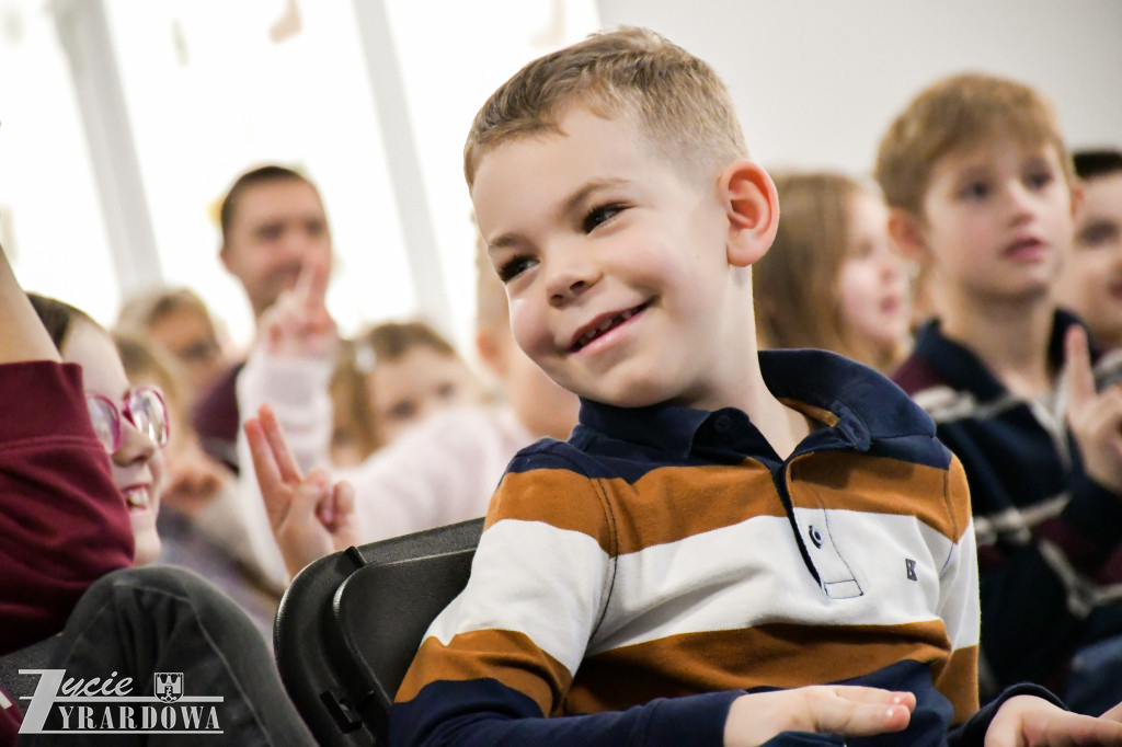 Trójka rozkochała dzieci w czytaniu