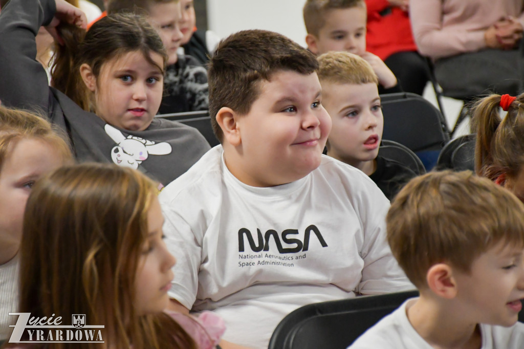 Trójka rozkochała dzieci w czytaniu