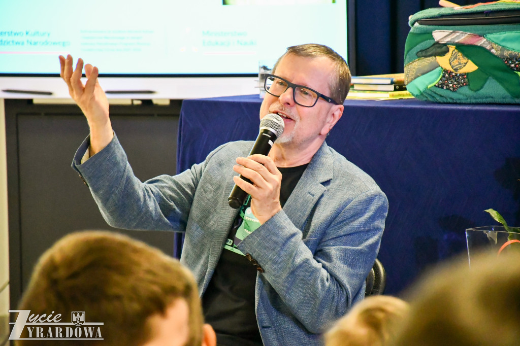 Trójka rozkochała dzieci w czytaniu