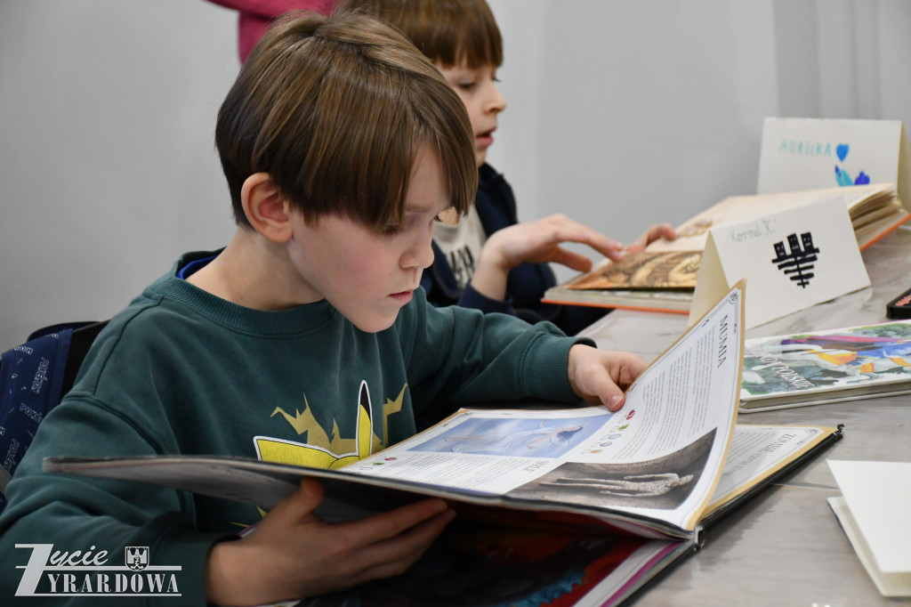 O bestiach i stworach w bibliotece