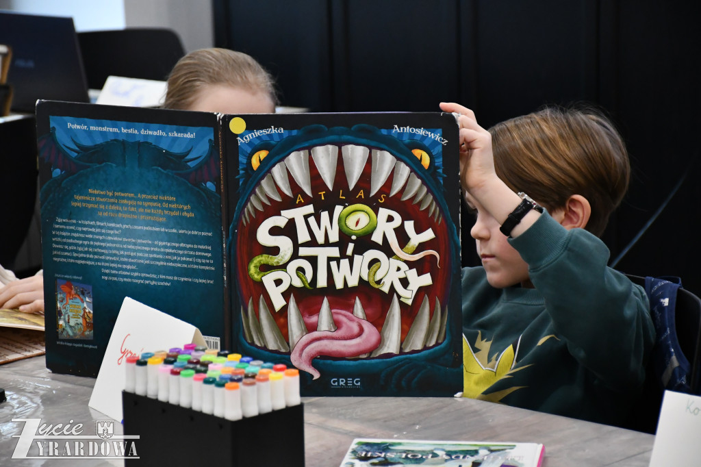 O bestiach i stworach w bibliotece