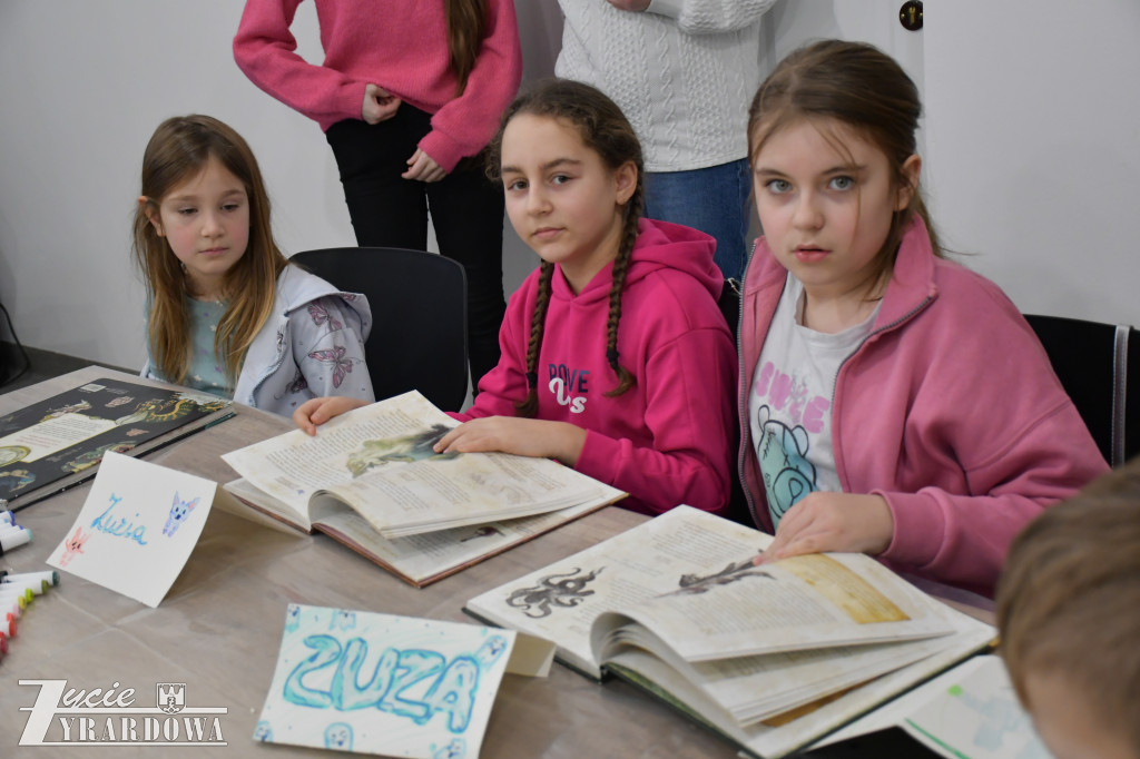 O bestiach i stworach w bibliotece