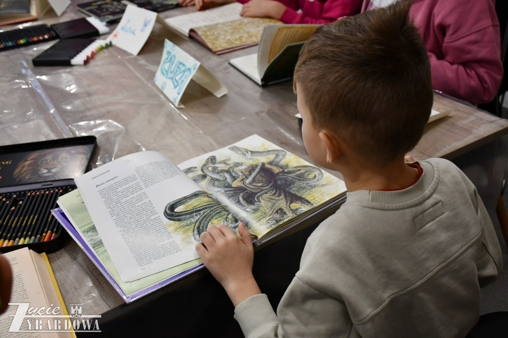 O bestiach i stworach w bibliotece