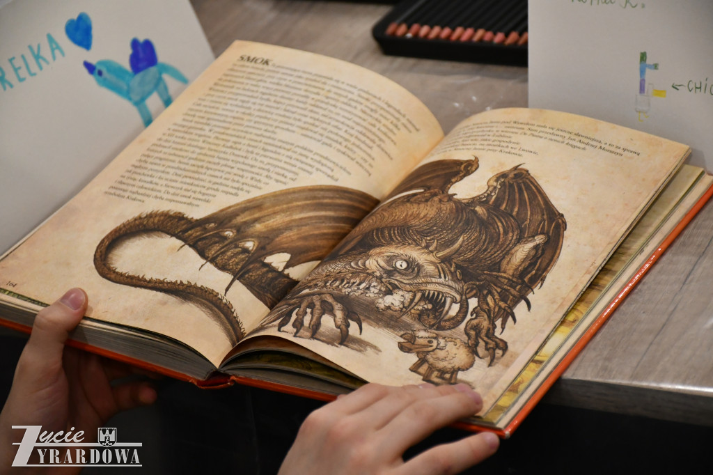O bestiach i stworach w bibliotece