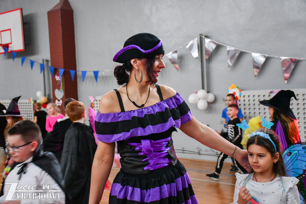 Karnawał pełen kolorów, tańca i uśmiechów