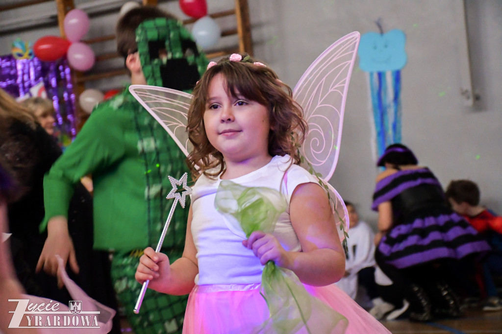Karnawał pełen kolorów, tańca i uśmiechów