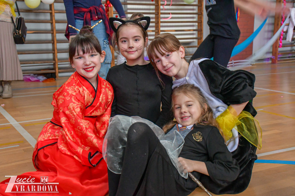 Karnawał pełen kolorów, tańca i uśmiechów