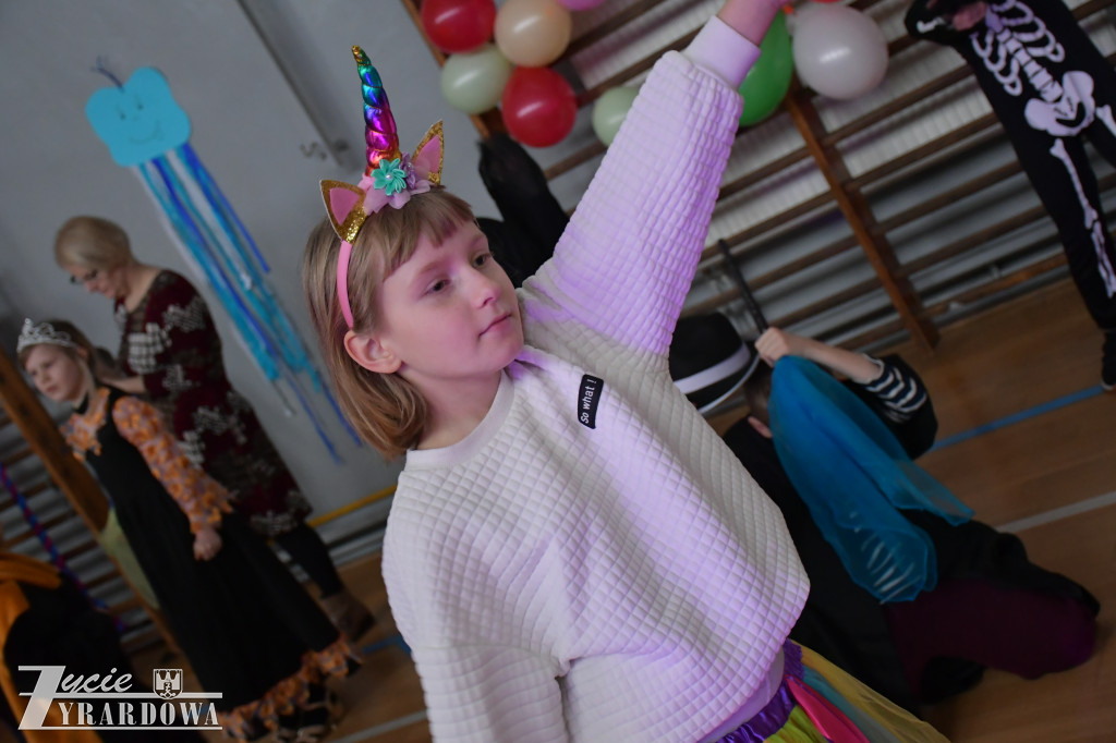 Karnawał pełen kolorów, tańca i uśmiechów