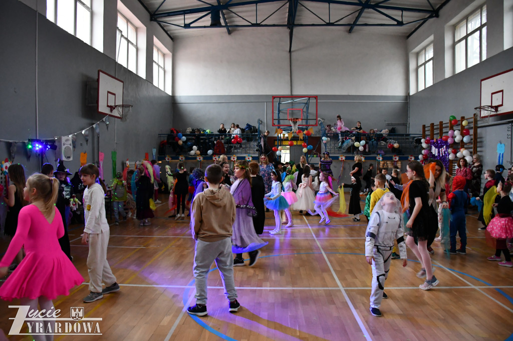 Karnawał pełen kolorów, tańca i uśmiechów