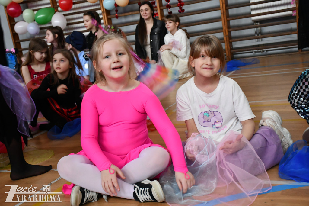 Karnawał pełen kolorów, tańca i uśmiechów