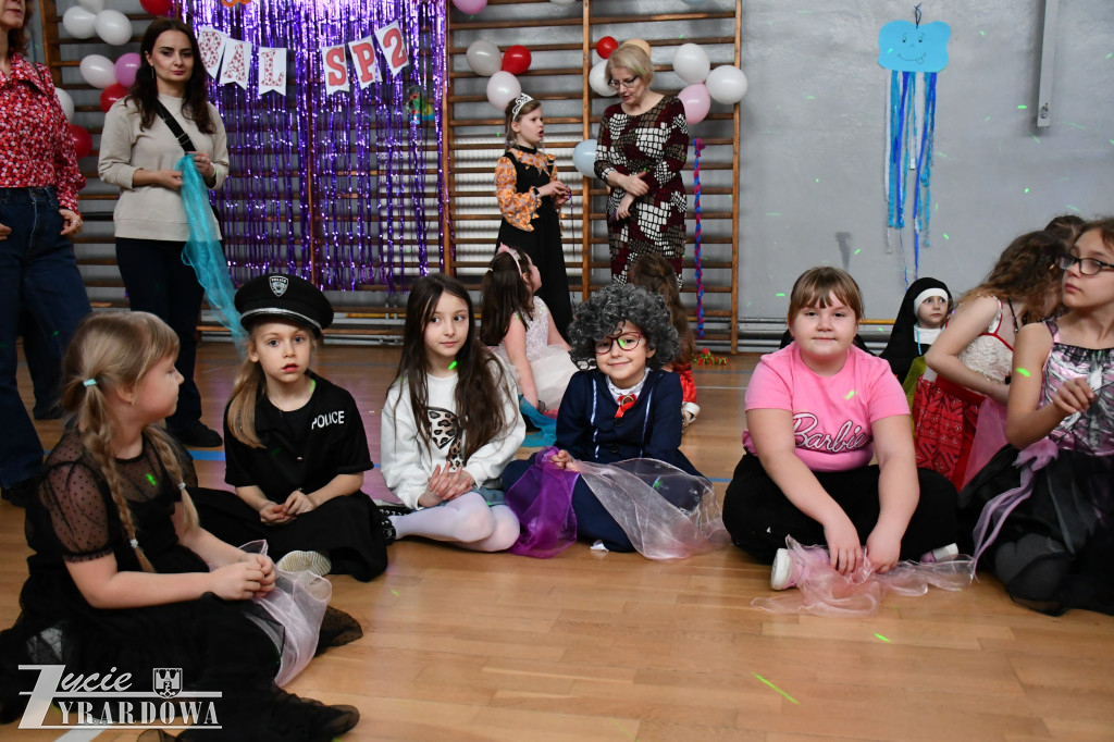 Karnawał pełen kolorów, tańca i uśmiechów