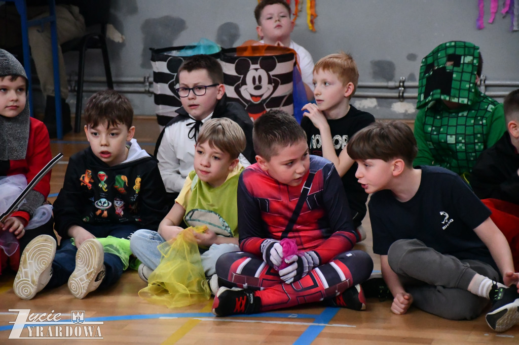 Karnawał pełen kolorów, tańca i uśmiechów