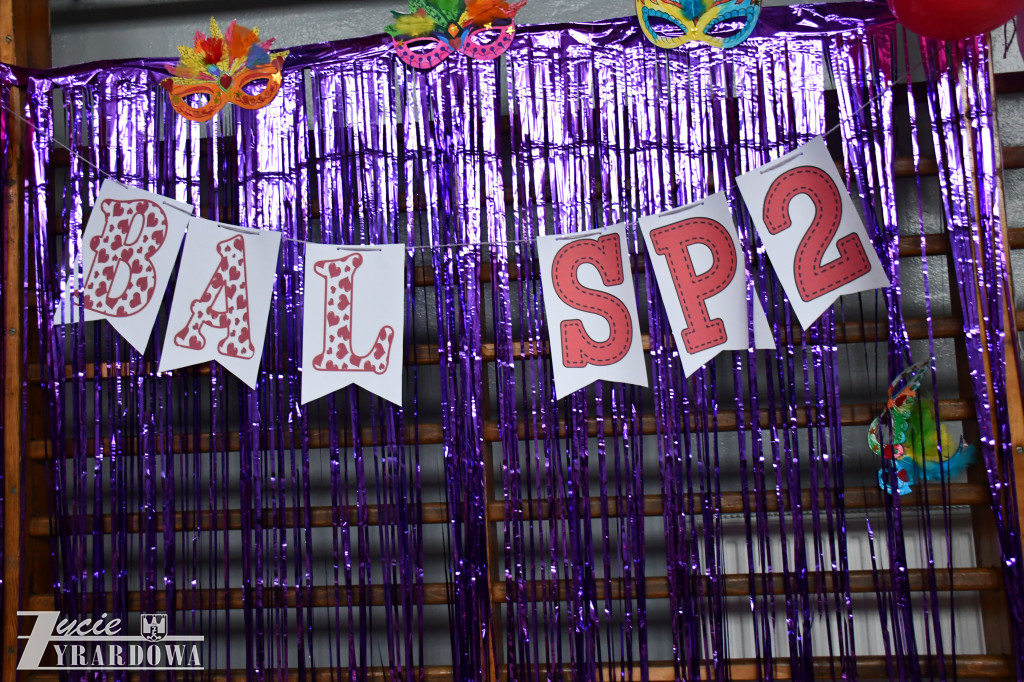 Karnawał pełen kolorów, tańca i uśmiechów