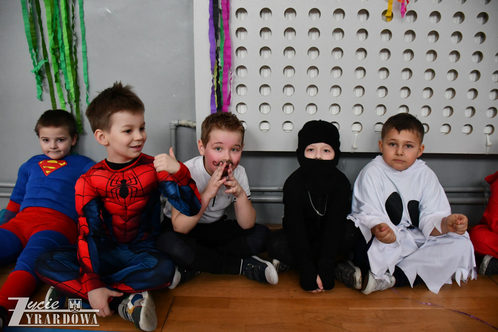 Karnawał pełen kolorów, tańca i uśmiechów