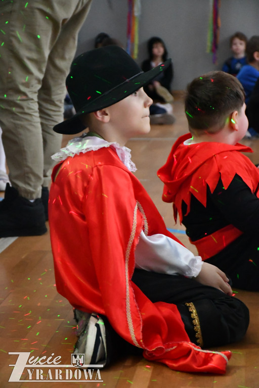 Karnawał pełen kolorów, tańca i uśmiechów