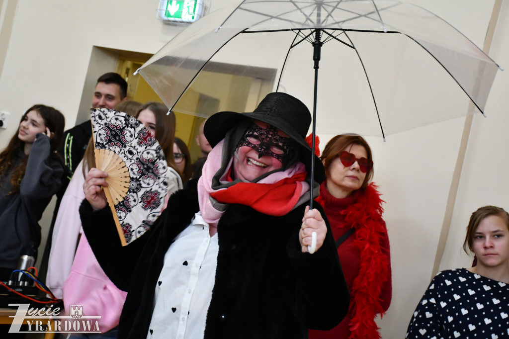 „Raz na romantiko” – bal karnawałowy w Czwórce