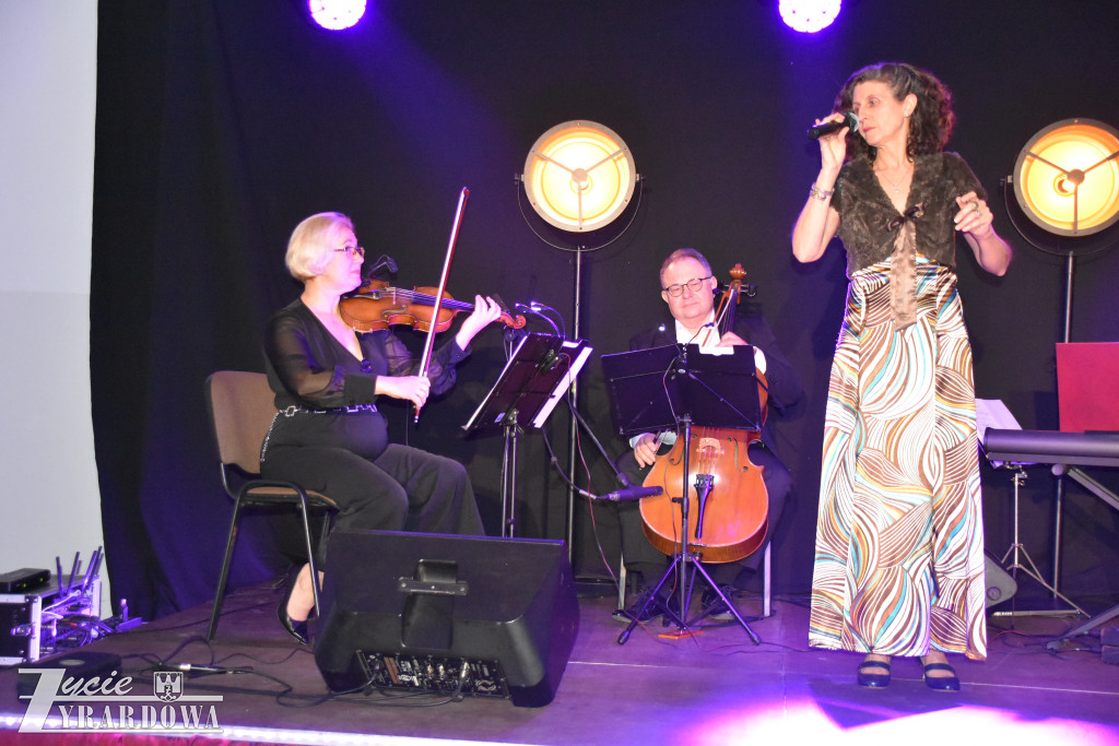 Jaktorów „Walentynki” w rytmie paryskich ulic