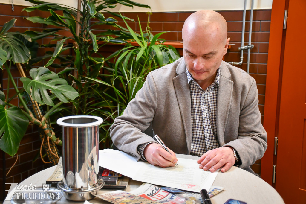 Między cegłami sprzed 130 lat