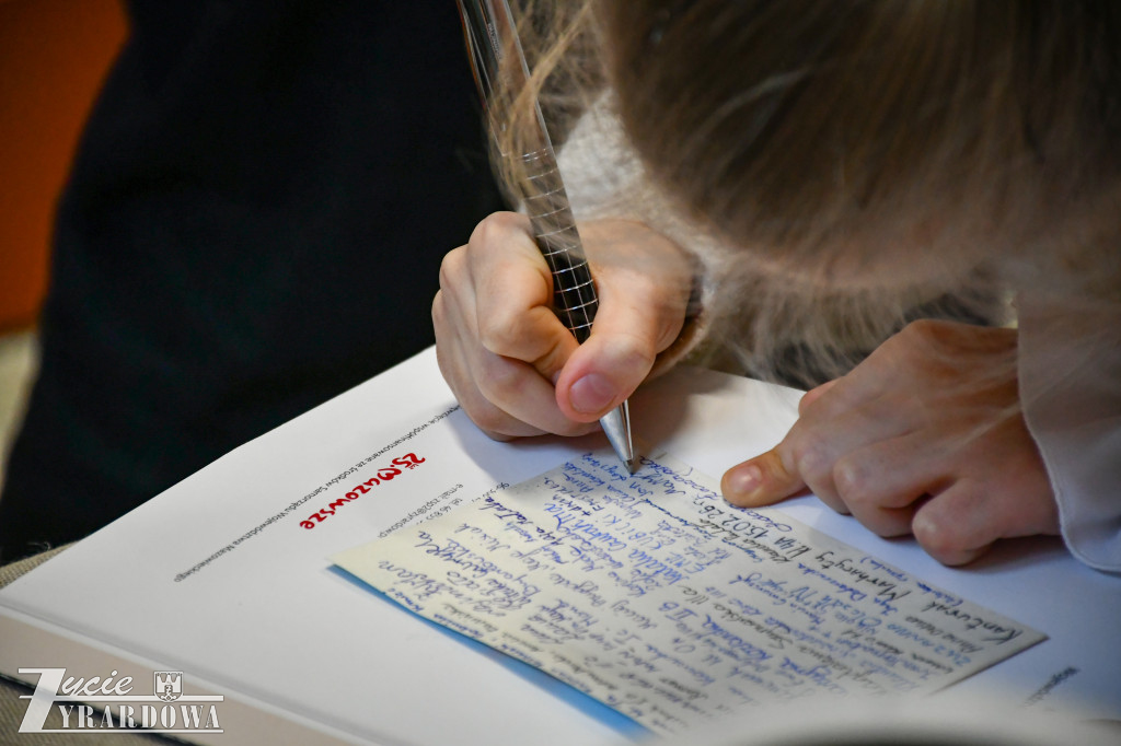 Między cegłami sprzed 130 lat