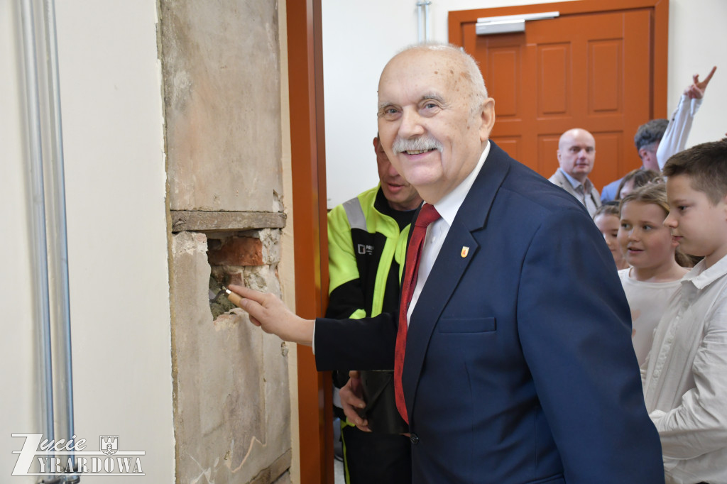 Między cegłami sprzed 130 lat