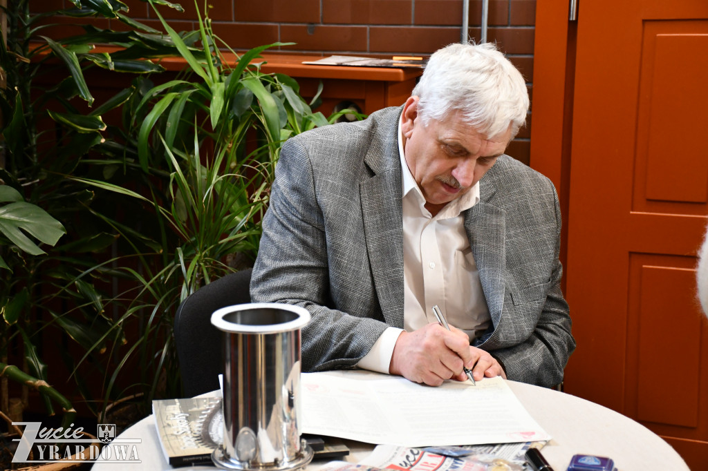 Między cegłami sprzed 130 lat