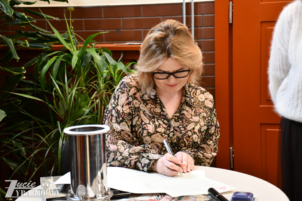 Między cegłami sprzed 130 lat