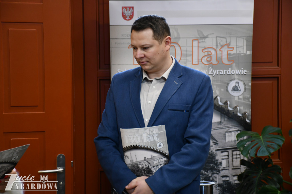 Między cegłami sprzed 130 lat