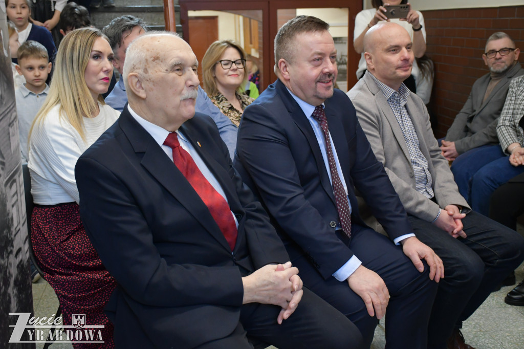 Między cegłami sprzed 130 lat