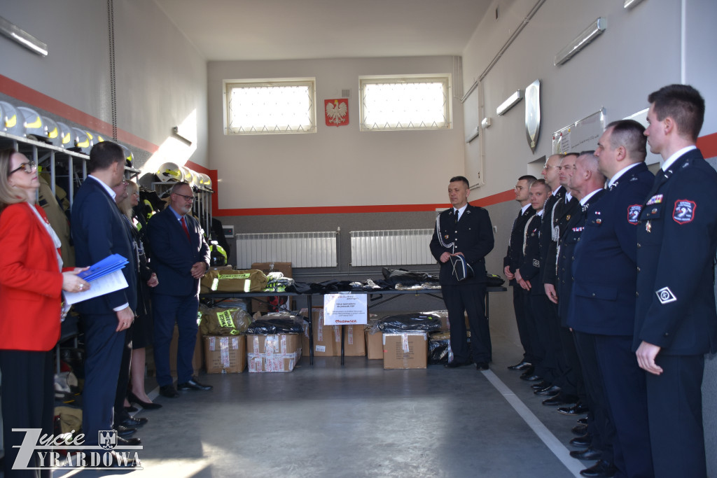 Strażacy otrzymali wyposażenie za 100 tysięcy złotych