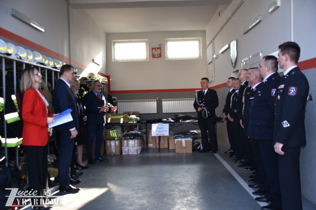 Strażacy otrzymali wyposażenie za 100 tysięcy złotych
