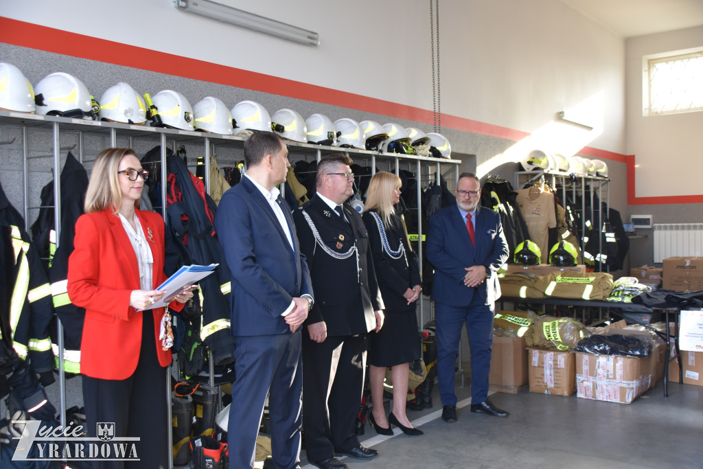 Strażacy otrzymali wyposażenie za 100 tysięcy złotych