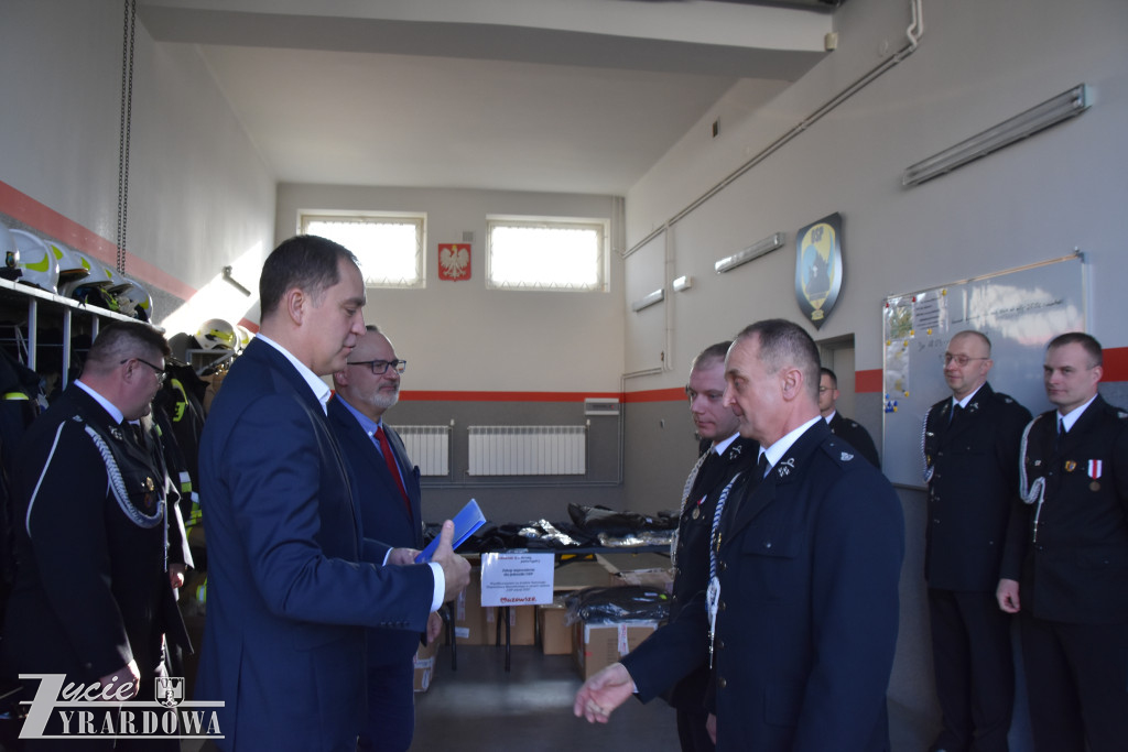Strażacy otrzymali wyposażenie za 100 tysięcy złotych