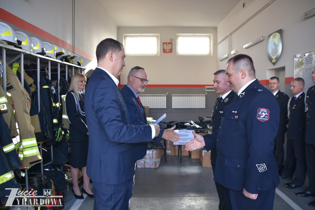 Strażacy otrzymali wyposażenie za 100 tysięcy złotych